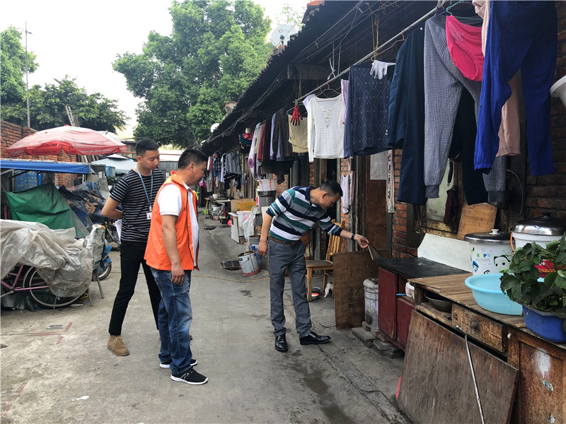20180403桂溪街道南新社区开展安全检查图片-2.jpg