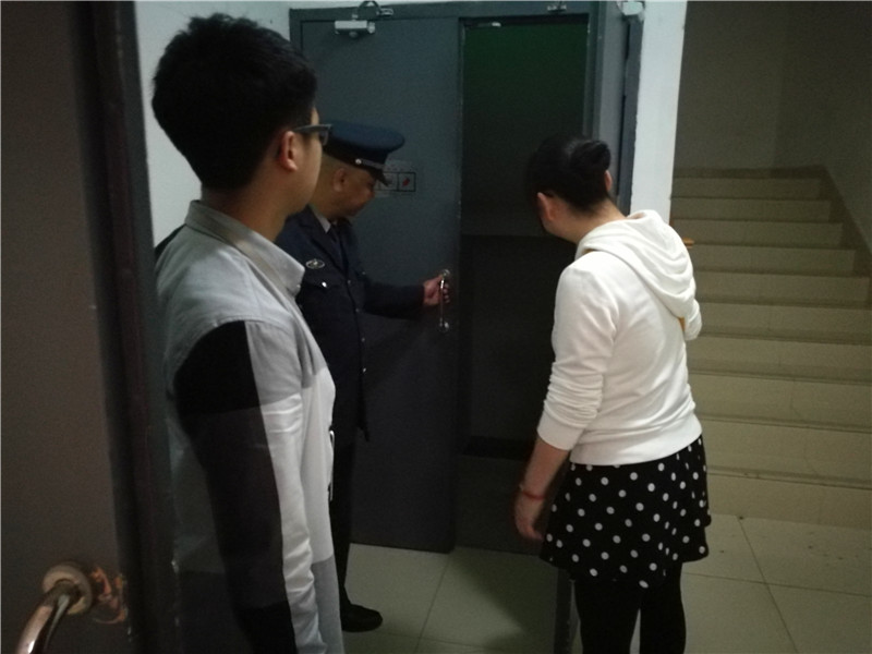 20180403桂溪街道南新社区开展安全检查图片-4.jpg