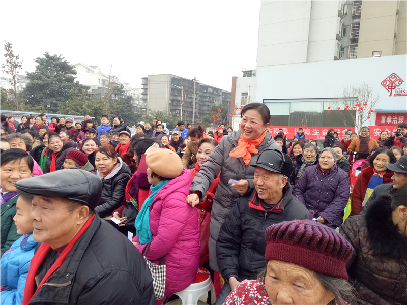 被抽中的幸运居民心里美啊.jpg