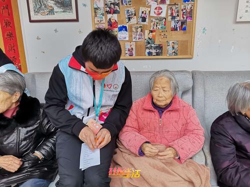 剥桔子.jpg