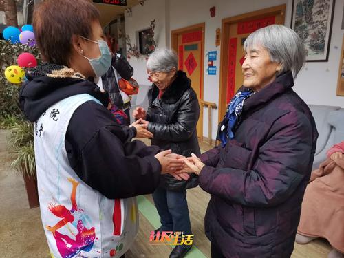 陪老人聊天 (2).jpg