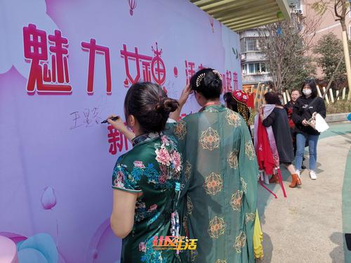 签字中 (1).jpg