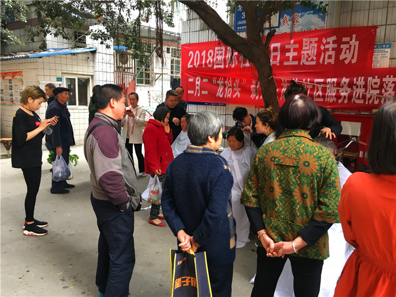 3.19.志愿者义剪活动1.JPG
